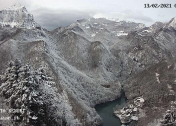 L’imbiancata presente nella località di Careggine, con l’inquadratura delle Panie Secca e della Croce