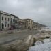 La città costiera di Marina di Pisa (PI) invasa dai sassi portati in strada dalla mareggiata
