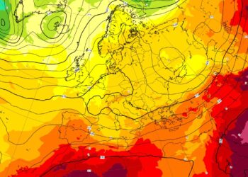 La mappa a 500 hPa mostra l’aria fredda ed instabile provenire dai Balcani verso l’Italia