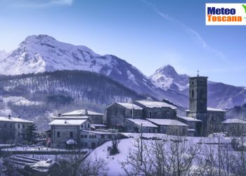 Gramolazzo, il Lago con vista verso le Apuane in un normale inverno.